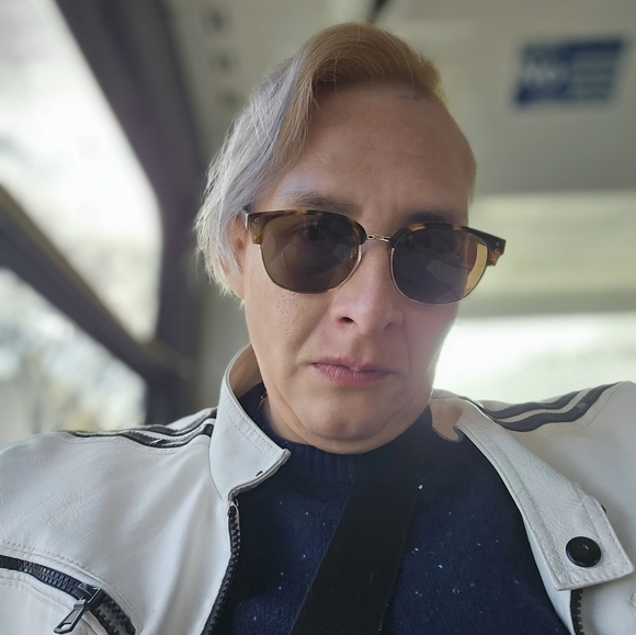 Meet your Posher, Alejandro - Picture 2 of 8